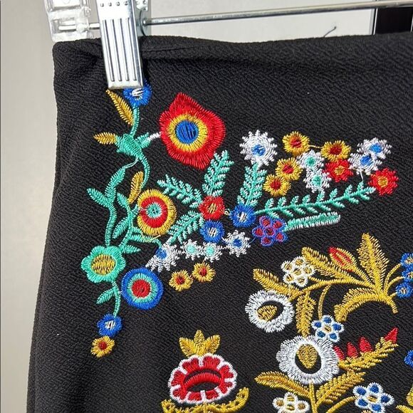 SHEIN Embroidered Black Skirt with Floral Design - Picture 5 of 6